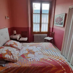  Appartement T2 Avec Loggia Vue Parc Et Montagne Dans Historique Victoria France